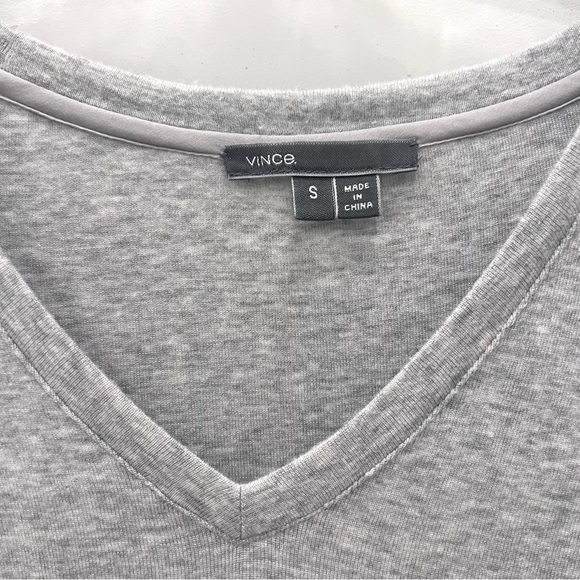 VINCE Luxe soft stretchy V neck - Picture 3 of 6